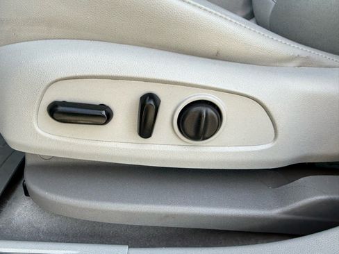 Used 2021 GMC Acadia SLT image 13