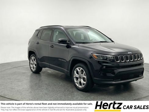 Used 2025 Jeep Compass Latitude AWD/4WD image 1
