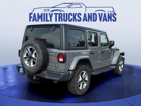 Used 2018 Jeep Wrangler Unlimited Sahara image 5