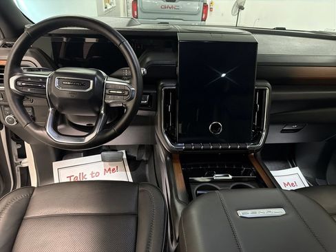 Used 2025 GMC Yukon Denali w/ Sun & Power Step Package AWD/4WD image 16
