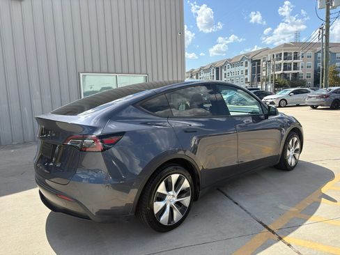Used 2023 Tesla Model Y 2WD image 6