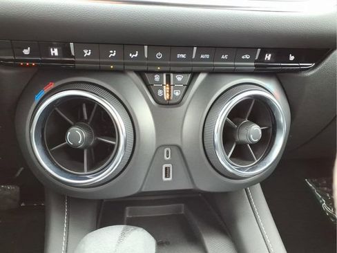 Certified 2024 Chevrolet Blazer LT w/ Convenience Package image 8