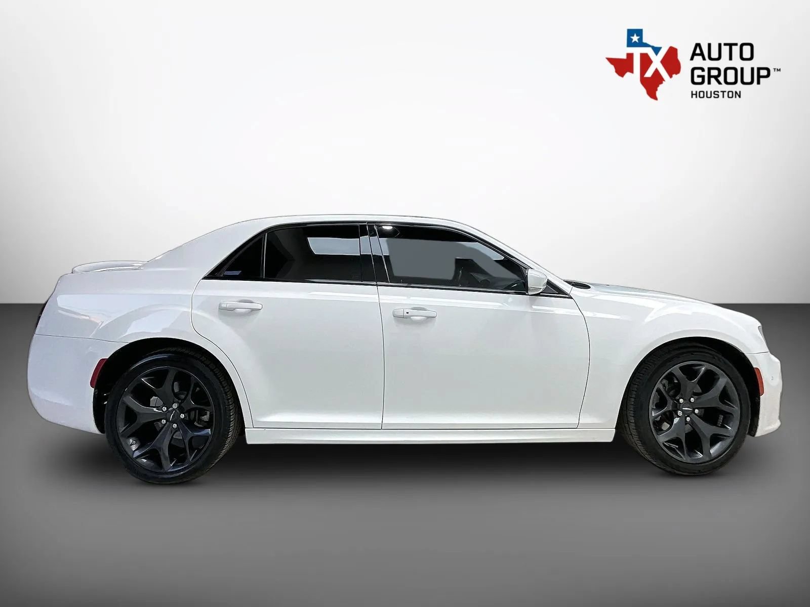 Used 2022 Chrysler 300 S RWD image 8