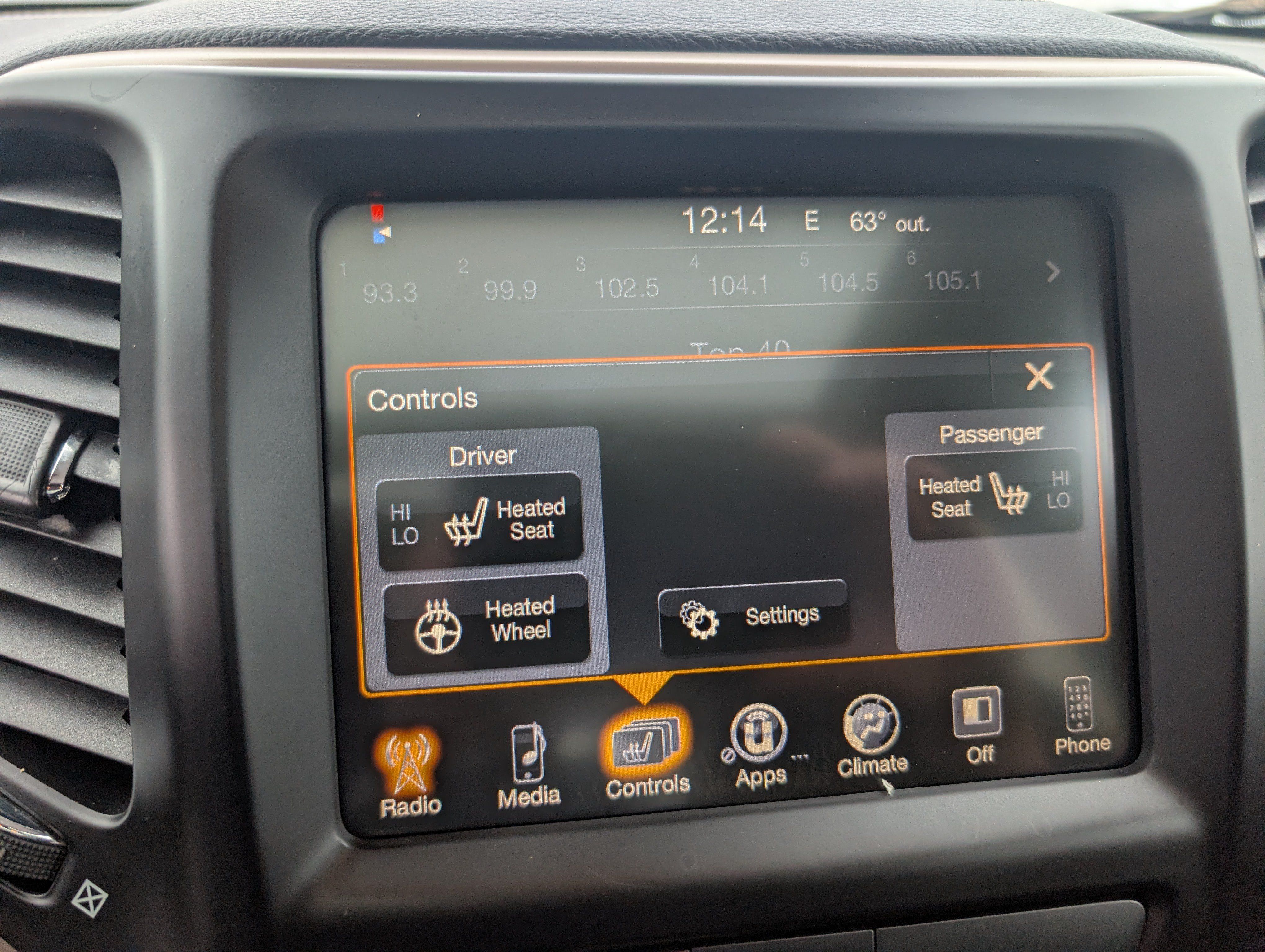 Used 2016 Jeep Cherokee 75th Anniversary FWD image 19