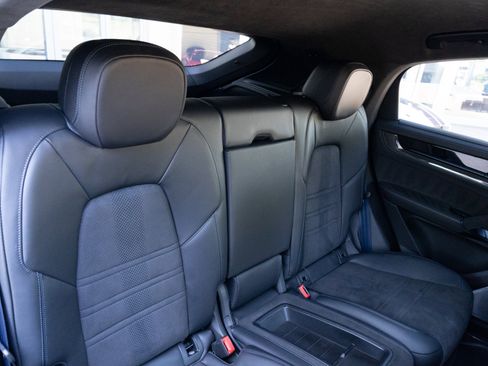 Used 2024 Porsche Cayenne Turbo GT AWD/4WD image 21