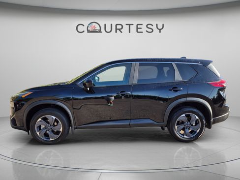 Certified 2026 Nissan Rogue SV FWD image 2