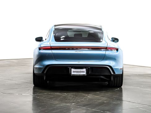 Used 2024 Porsche Taycan image 3