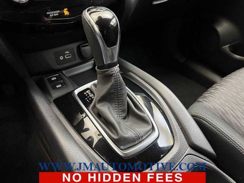 Used 2019 Nissan Rogue SV w/ Sun & Sound Touring Package AWD/4WD image 32