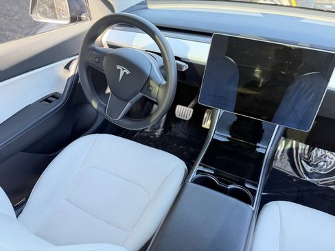 Used 2020 Tesla Model Y Performance image 40