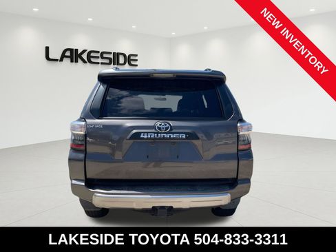 Used 2016 Toyota 4Runner Trail AWD/4WD image 3
