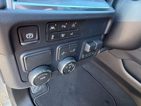 New 2026 Chevrolet Suburban LT w/ Comfort Package RWD image 21