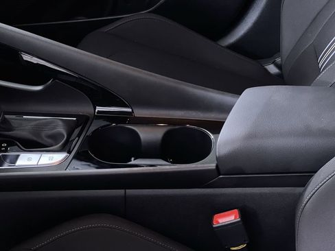 Used 2025 Hyundai Elantra SEL image 23