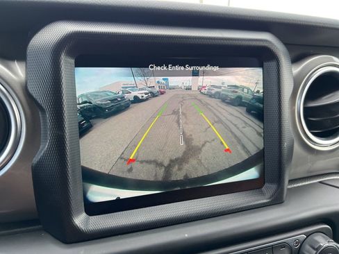 Used 2020 Jeep Wrangler Unlimited Sahara AWD/4WD image 14