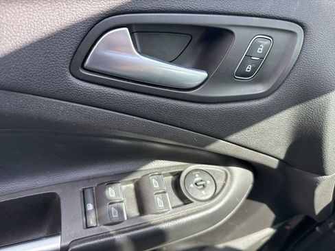 Used 2019 Ford Escape SEL image 9