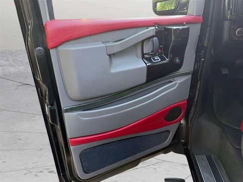 Used 2018 GMC Savana 2500 w/ Enhanced Convenience Package RWD image 11