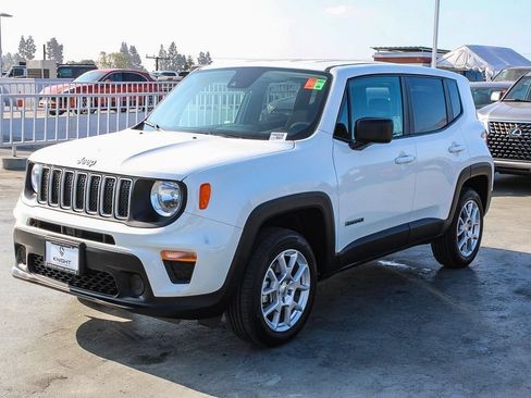 Used 2023 Jeep Renegade Latitude AWD/4WD image 4