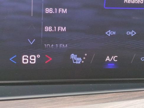 Used 2025 Chevrolet Suburban LT AWD/4WD image 27