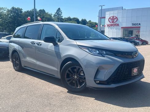 Used 2026 Toyota Sienna XSE AWD/4WD image 1