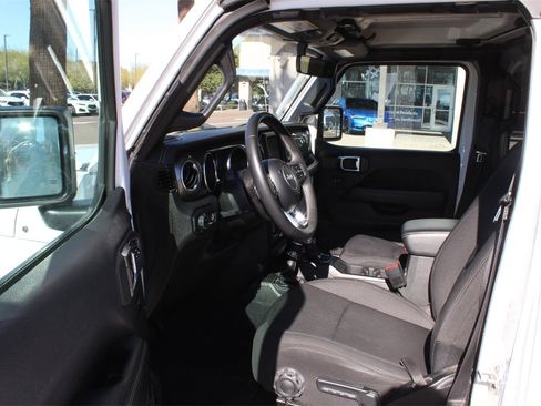 Used 2023 Jeep Gladiator Overland image 10