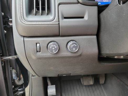 Used 2019 GMC Canyon SLE w/ SLE Convenience Package image 15