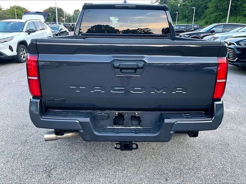 Certified 2025 Toyota Tacoma SR5 AWD/4WD image 10