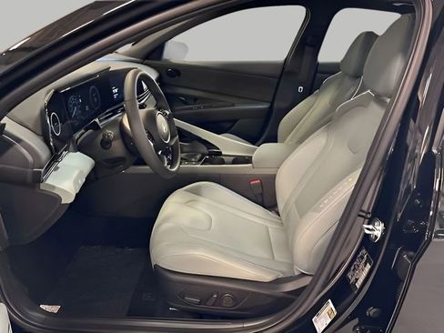 New 2025 Hyundai Elantra Limited image 24