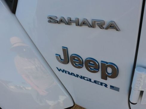 Used 2024 Jeep Wrangler Sahara image 7