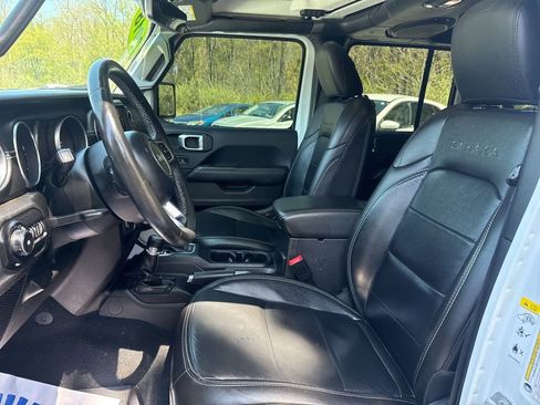 Used 2018 Jeep Wrangler Unlimited Sahara image 13