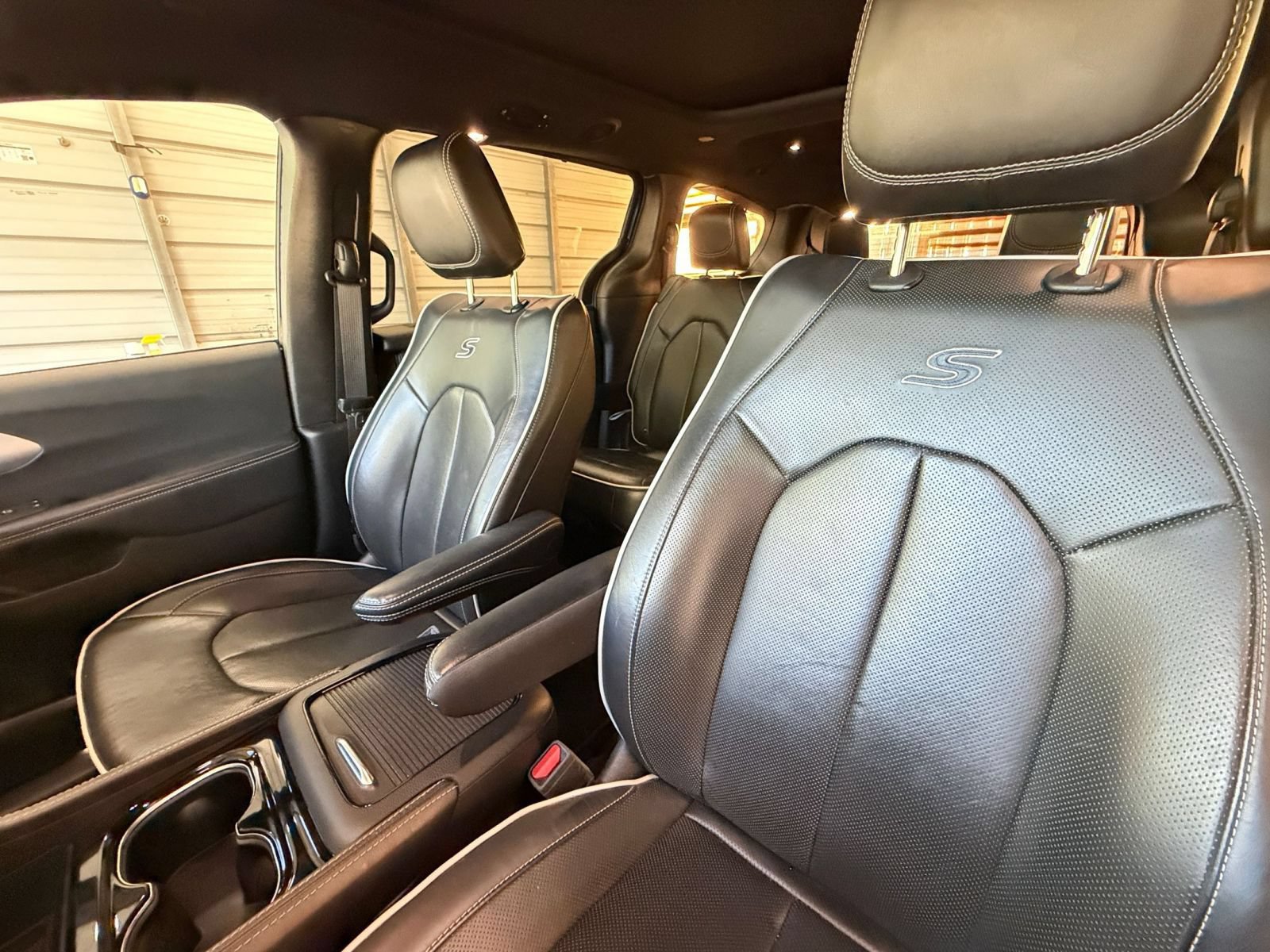 Used 2025 Chrysler Pacifica Limited FWD image 40