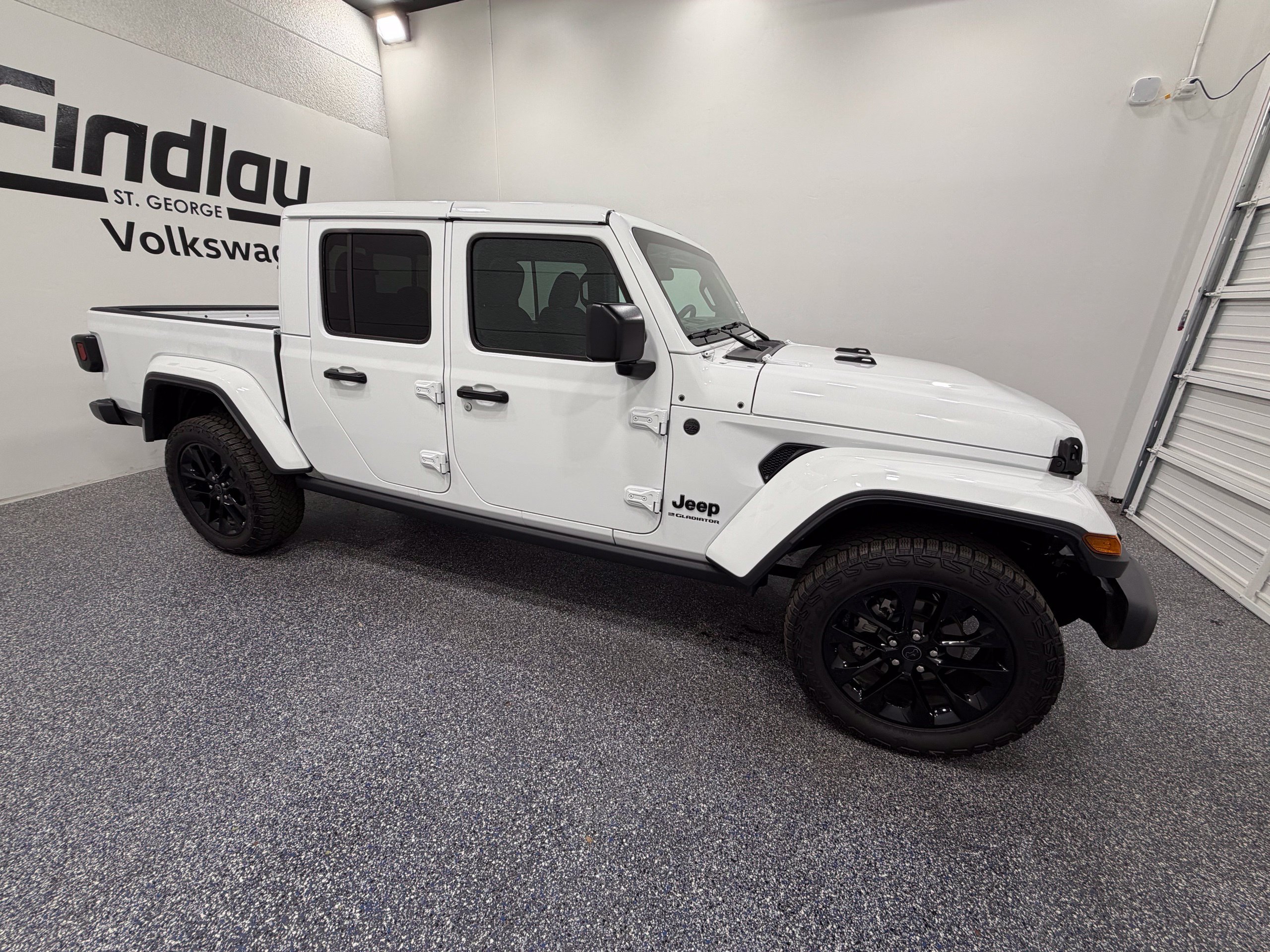 Used 2025 Jeep Gladiator Sport AWD/4WD image 9