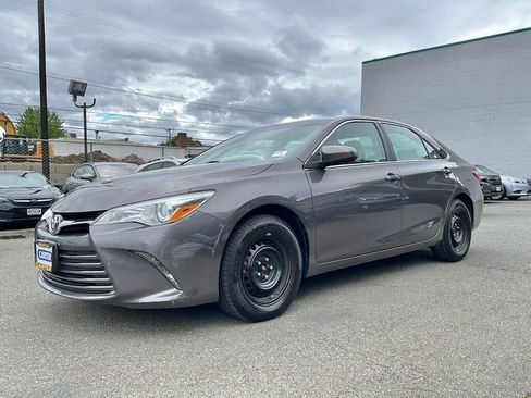 Used 2015 Toyota Camry LE FWD image 4