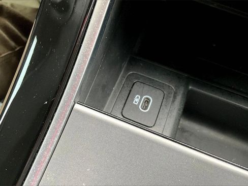 Used 2024 Land Rover Range Rover Evoque Dynamic SE image 16