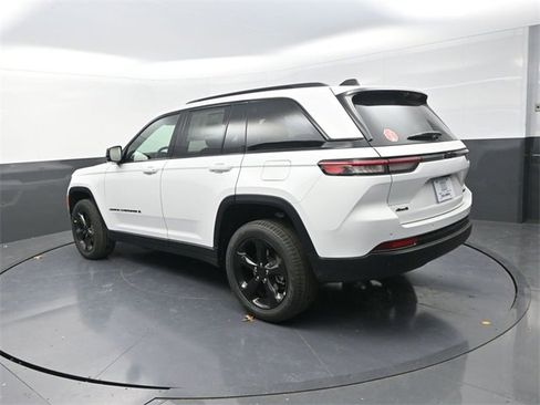New 2025 Jeep Grand Cherokee Limited image 5