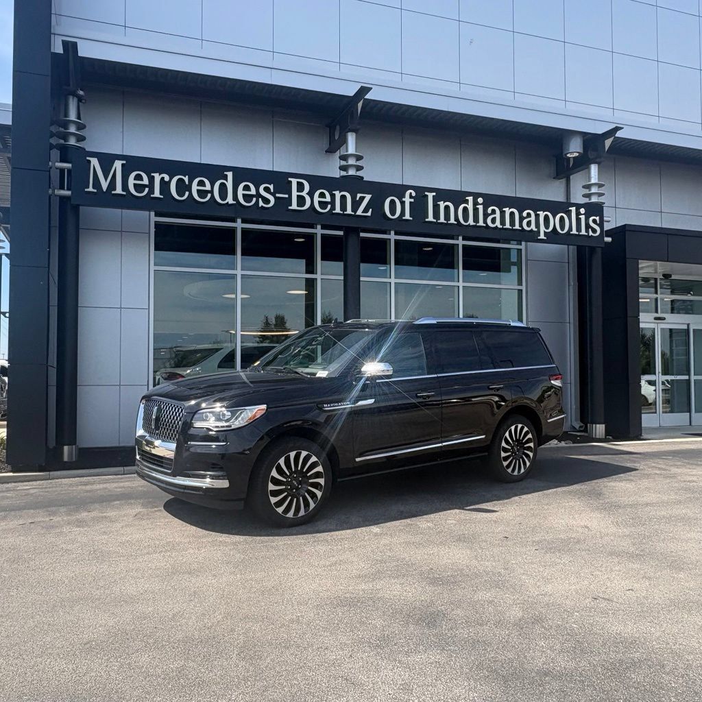 Used 2024 Lincoln Navigator Black Label AWD/4WD image 1