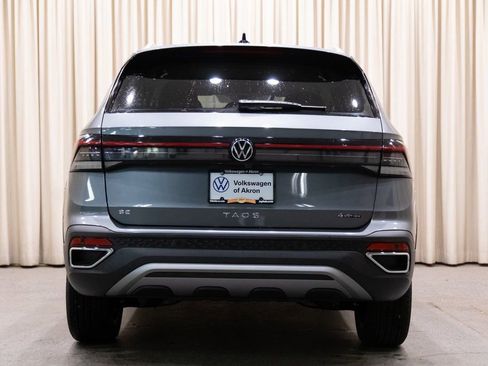New 2026 Volkswagen Taos SE w/ Panoramic Sunroof Package image 4