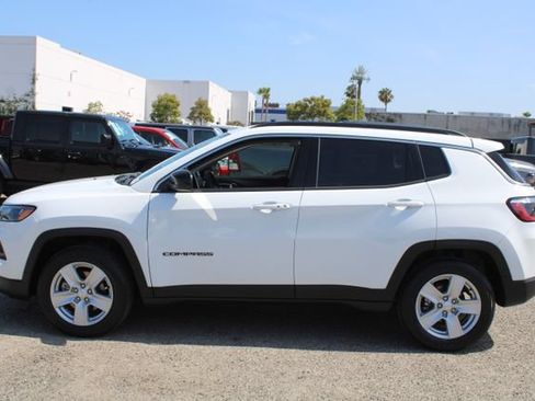 Used 2022 Jeep Compass Latitude FWD image 7