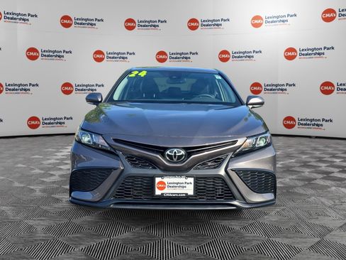 Used 2024 Toyota Camry SE FWD image 2