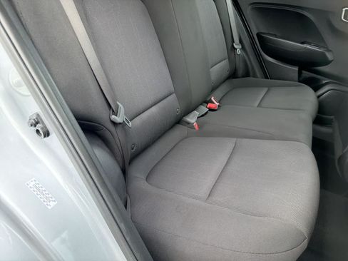 Used 2022 Hyundai Venue SE FWD image 21