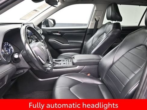 Used 2022 Toyota Highlander XLE AWD/4WD image 12