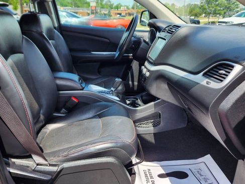 Used 2019 Dodge Journey GT FWD image 18