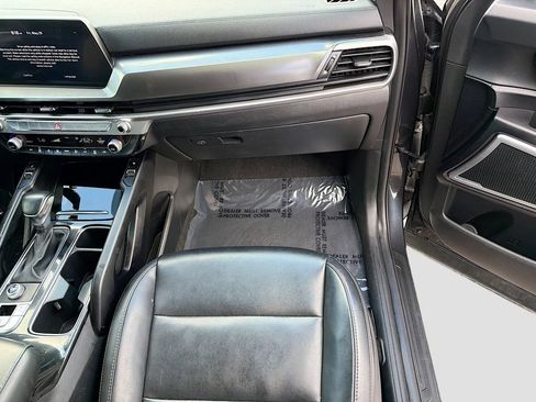 Used 2024 Kia Telluride S w/ S Sunroof Package FWD image 16