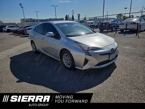 Used 2017 Toyota Prius Two w/ Prius Two Safety Plus Package FWD image 1