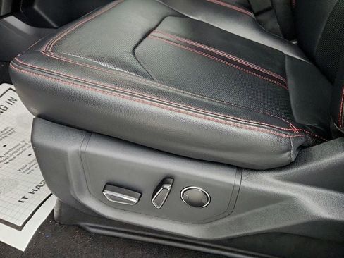 Used 2024 Ford Expedition Limited image 12