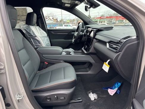 New 2026 GMC Acadia AT4 w/ Super Cruise Package AWD/4WD image 9