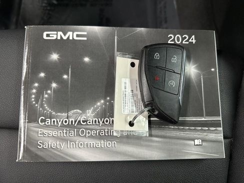 Used 2024 GMC Canyon Elevation w/ Elevation Premium Package image 37