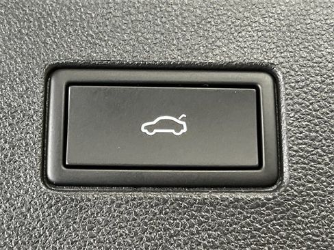 Certified 2022 Volkswagen Atlas SEL R-Line image 6