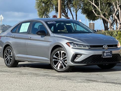 Certified 2025 Volkswagen Jetta Sport image 2