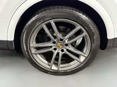 Used 2023 Porsche Cayenne Platinum Edition AWD/4WD image 37