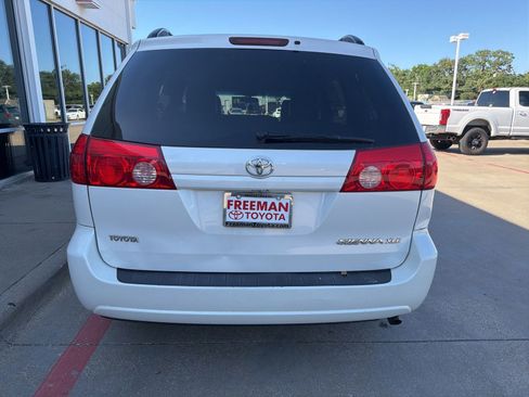 Used 2009 Toyota Sienna XLE FWD image 8