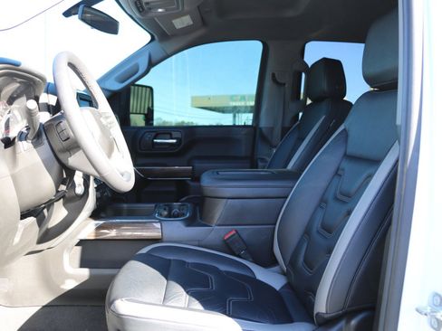 Used 2022 Chevrolet Silverado 2500 LT w/ Convenience Package image 23